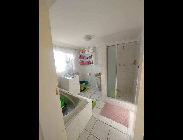 2 BEDROOM PROPERTY TO RENT IN GOODWOOD CENTRAL